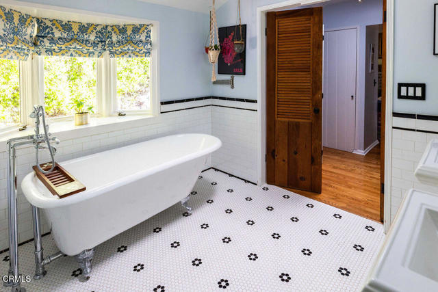 Detail Gallery Image 20 of 24 For 4053 Cromwell Ave, Los Angeles,  CA 90027 - 3 Beds | 3 Baths