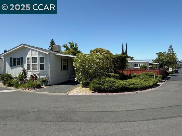 149 Galloway Dr, Concord CA: https://media.crmls.org/mediaz/e78ada10-310e-4b7f-8f26-9e3fe46170ff.jpg