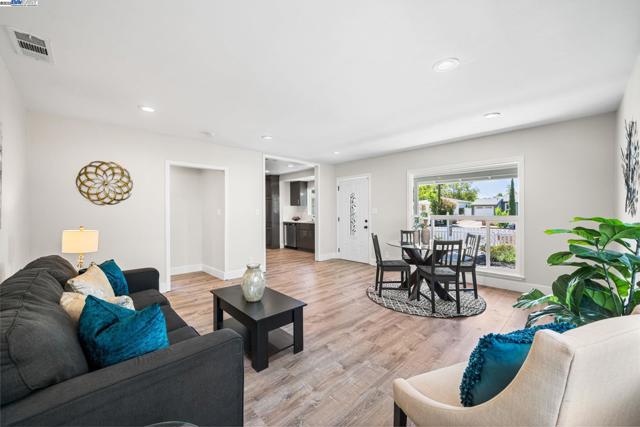 1244 Locust St, Livermore CA: https://media.crmls.org/mediaz/e78bc01c-79f3-459d-9f95-b989ffe4fad8.jpg