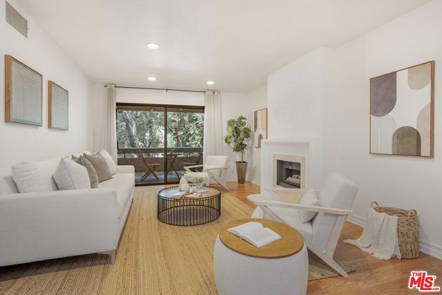 15231 Magnolia Boulevard, 114