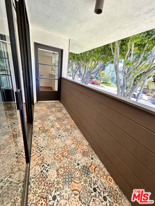 911 N Kings Road, West Hollywood CA: https://media.crmls.org/mediaz/e78c5cbf-81e9-419b-8104-eefee78981eb.jpg