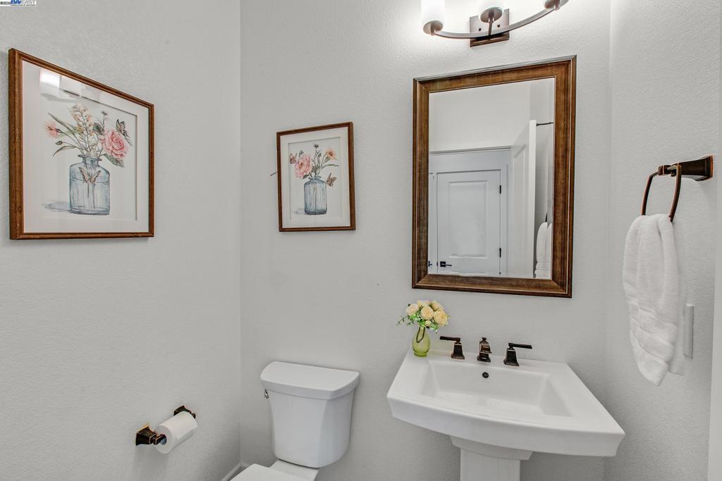 https://media.crmls.org/mediaz/e78c6959-3df1-440f-8a56-e0ef1cc41abd.jpg?preset=X-Large