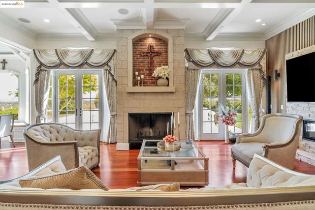 1853 Via Di Salerno, Pleasanton CA: https://media.crmls.org/mediaz/e78c84b7-cf03-45dd-b053-ad6450cd6761.jpg