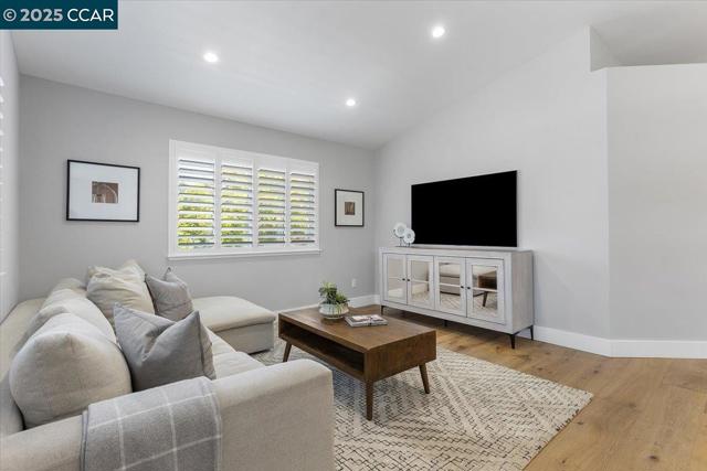 1310 Sutter Creek Ln, San Ramon CA: https://media.crmls.org/mediaz/e78de72d-f369-4cf7-a8ff-ccaf72b0f487.jpg