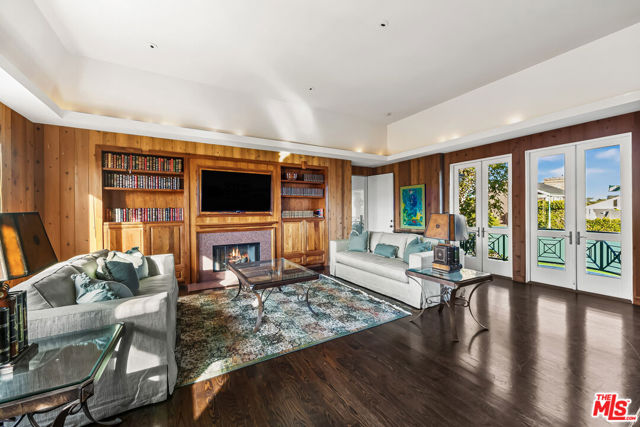 0 Broad Beach Road, Malibu CA: https://media.crmls.org/mediaz/e78defa3-56f0-47c3-87d7-8f6384a5c94e.jpg