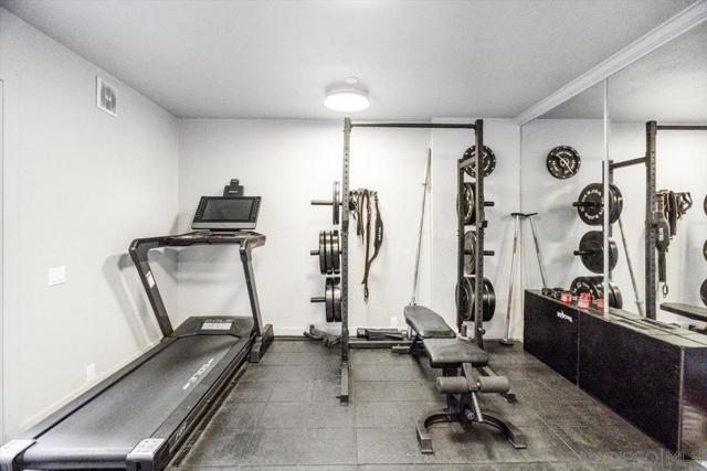 7550 Eads Ave, La Jolla CA: https://media.crmls.org/mediaz/e78e2390-d6fe-4511-a42c-a4e363b67cfc.jpg