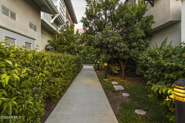 230 Farmhouse Drive, Simi Valley CA: https://media.crmls.org/mediaz/e78e6e3a-402f-4513-9d02-438d35f7627f.jpg