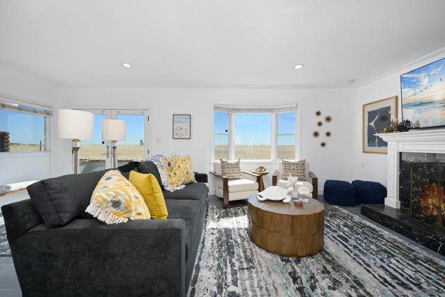 206 E E Oceanfront, Newport Beach CA: https://media.crmls.org/mediaz/e78e8989-ff5f-48e0-b915-c21c1f40909c.jpg