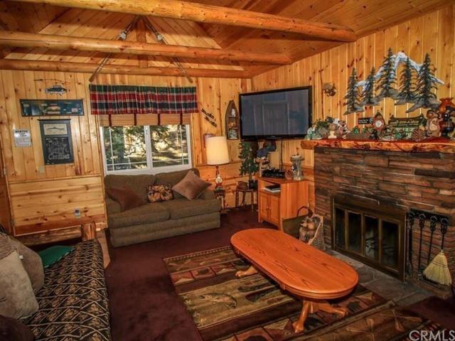 473 Chipmunk Lane Lane, Big Bear CA: https://media.crmls.org/mediaz/e78eb3ba-59f7-4951-a21a-86c323cb3a1a.jpg