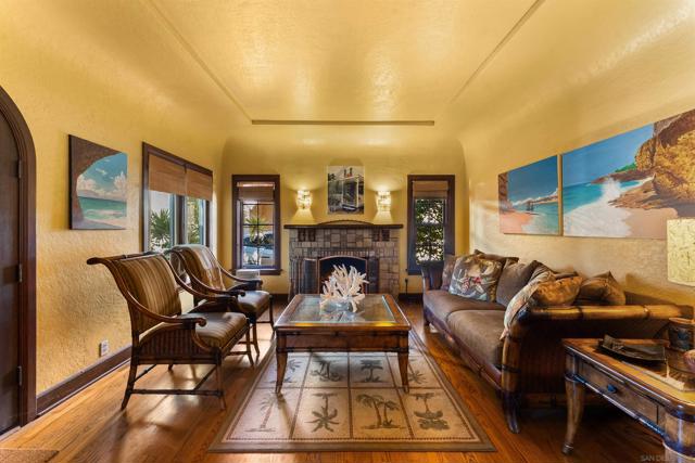 4965 Marlborough Drive, San Diego CA: https://media.crmls.org/mediaz/e78ebb03-cd01-4179-b1c2-1b31bac29aa5.jpg