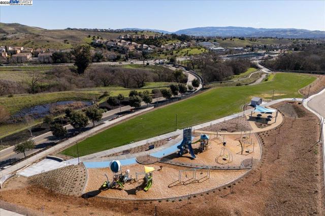 4026 Chalk Hill Way, Dublin CA: https://media.crmls.org/mediaz/e78edb7e-2f00-47cc-b75e-622604ed3239.jpg