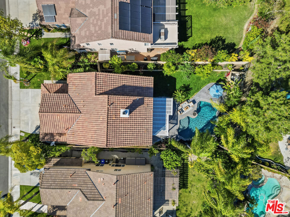 https://media.crmls.org/mediaz/e78eea82-e643-42d9-9cba-0f5172d6f69d.jpg?preset=X-Large