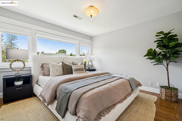 5490 Kales AVE, Oakland CA: https://media.crmls.org/mediaz/e78efd66-7ec3-4c08-a8fa-180fd2fa5be0.jpg