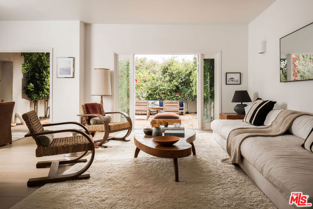 6435 Zumirez Drive #8