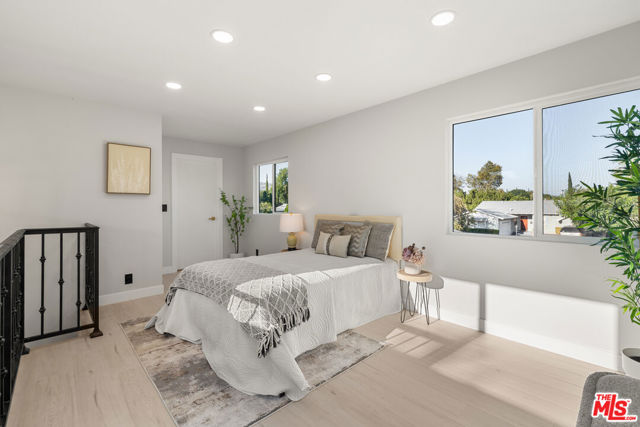 10425 Jordan Avenue photo 2