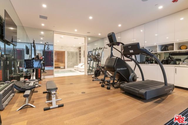 1335 Carla Lane, Beverly Hills CA: https://media.crmls.org/mediaz/e78f9221-2636-4341-a55e-bda2d370a3d9.jpg