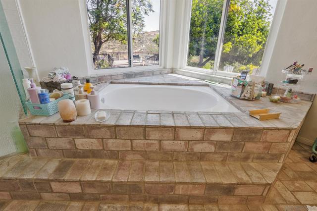 15549 Vista Vicente Dr, Ramona CA: https://media.crmls.org/mediaz/e78fdfc6-5af5-4474-9ed6-fba457887b4e.jpg