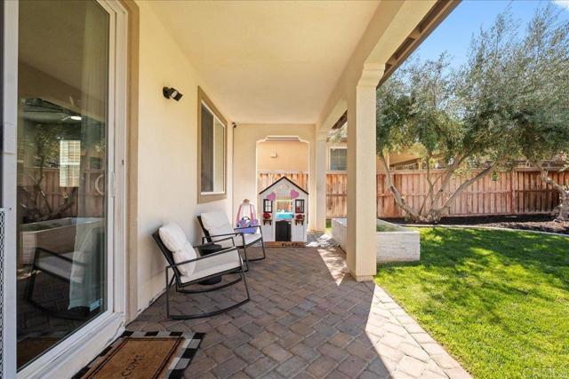 46525 Peach Tree Street, Temecula CA: https://media.crmls.org/mediaz/e78fea92-a154-483e-bbe7-c3a18ce8a259.jpg