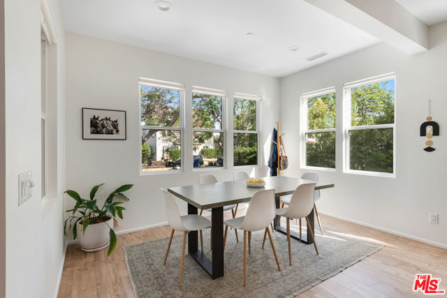 841 N La Fayette Park Place, Los Angeles CA: https://media.crmls.org/mediaz/e7901971-da76-4a57-9556-dc564b77244b.jpg