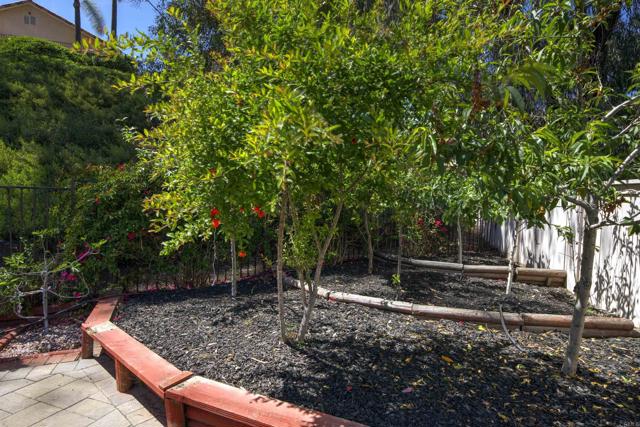 Detail Gallery Image 12 of 44 For 1688 Crystal Ridge Ct, Vista,  CA 92081 - 4 Beds | 2/1 Baths