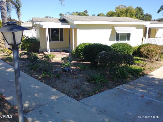 210 Caleta Drive, Camarillo CA: https://media.crmls.org/mediaz/e790906a-430f-495c-ab63-25a59a99deeb.jpg