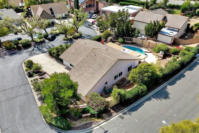 17240 Cuvee Ct, Poway CA: https://media.crmls.org/mediaz/e790cada-0a11-4efc-a82d-d2210c3bbabd.jpg