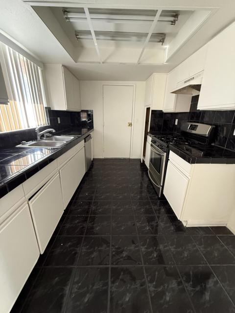 32550 Shifting Sands Trail, Cathedral City CA: https://media.crmls.org/mediaz/e790cee0-1208-45d8-bd9e-9fa6a2350886.jpg