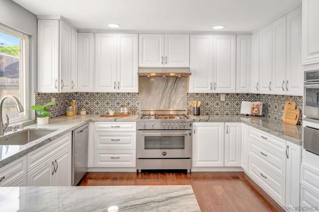3212 Cadden Ct, San Diego CA: https://media.crmls.org/mediaz/e790d8b5-0b33-4815-90e9-1ba00f326bb7.jpg