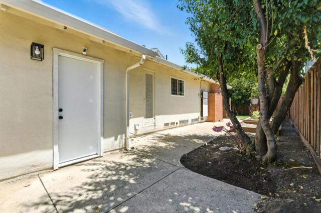 1406 Hollenbeck Avenue, Sunnyvale CA: https://media.crmls.org/mediaz/e79136c7-9dac-4be9-991d-fa89c721215e.jpg