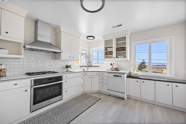 1748 Wesley Ave, El Cerrito CA: https://media.crmls.org/mediaz/e7916820-7d37-4d87-bce1-c03ba9ba100e.jpg