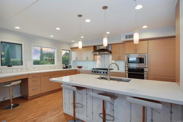 Detail Gallery Image 11 of 33 For 152 7th St, Del Mar,  CA 92014 - 3 Beds | 3/1 Baths