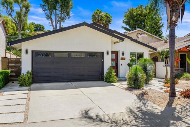 22642 Via Santiago, Mission Viejo CA: https://media.crmls.org/mediaz/e7926cf3-17bf-4fb6-b824-d075b4d44d0b.jpg