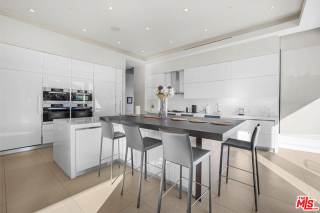 2501 Zorada Drive, Los Angeles CA: https://media.crmls.org/mediaz/e793b10f-2841-462a-b39b-fa08f97cc20f.jpg