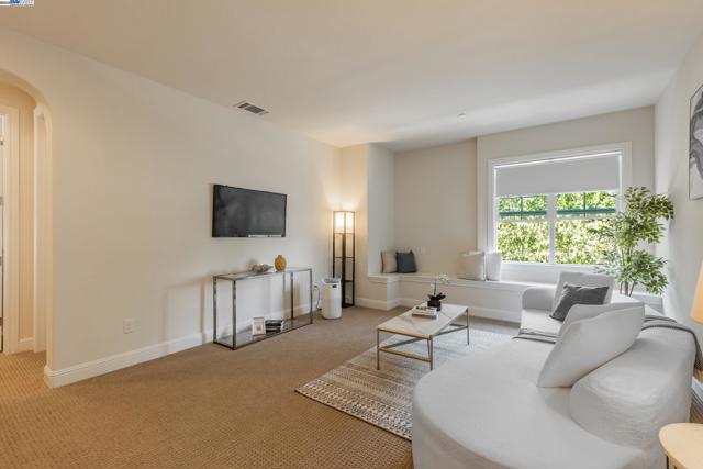 3422 Cinnamon Ridge Rd, San Ramon CA: https://media.crmls.org/mediaz/e79423fd-fd73-4f32-a5cb-3f83922ba073.jpg