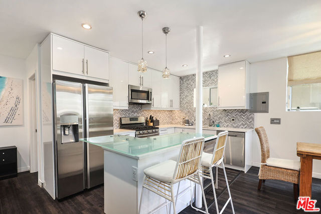 472 Rosecrans Avenue, Manhattan Beach, California 90266, 0 ,Residential Income,For Sale,Rosecrans,0,26830069