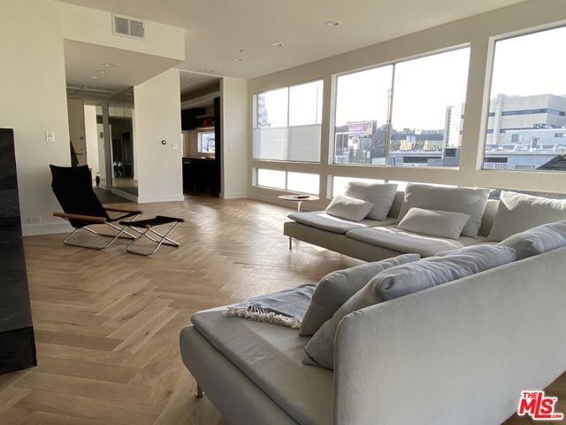 2237 S Bentley Avenue, Los Angeles CA: https://media.crmls.org/mediaz/e794846c-66e3-4792-94f5-fb27602c0668.jpg