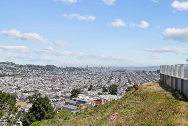 156 Treeview Drive, Daly City CA: https://media.crmls.org/mediaz/e7949b9d-ce90-44ad-9c05-114f8dcd11f2.jpg