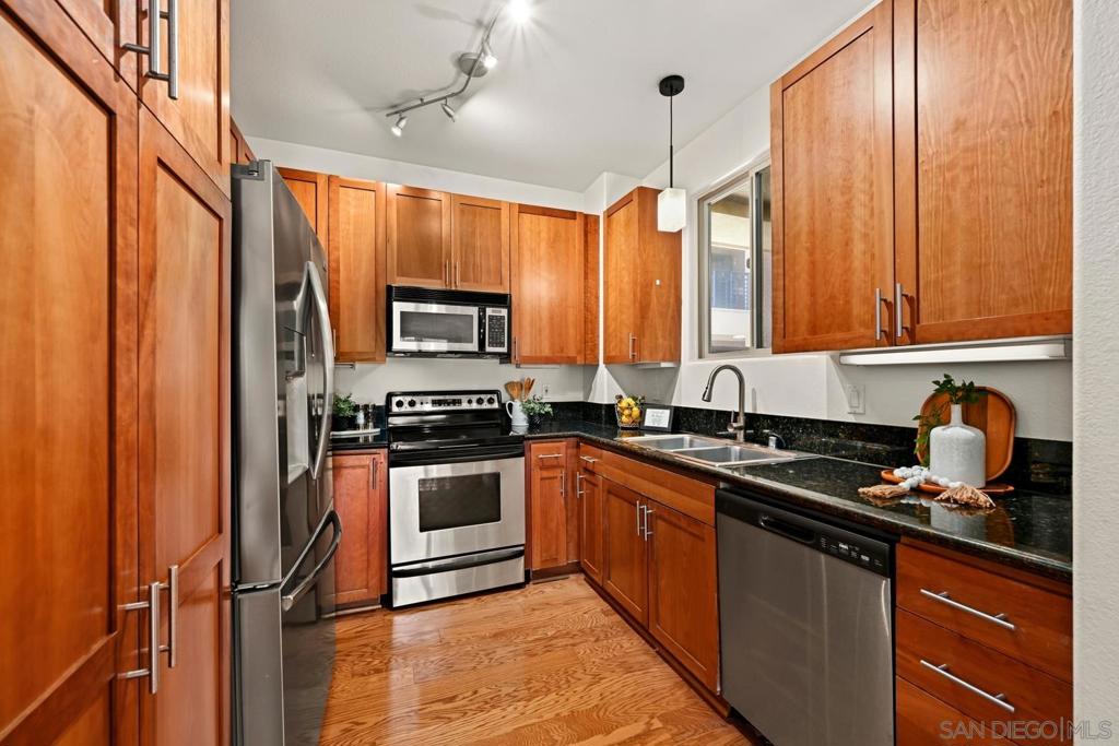 330 J St. - photo 9