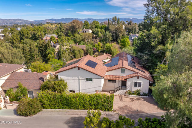 5076 Escobedo Drive, Woodland Hills CA: https://media.crmls.org/mediaz/e795941d-41db-4a85-8af5-3fbb1d05b73b.jpg