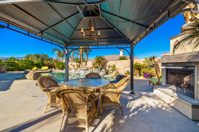 79704 Castille Drive, La Quinta CA: https://media.crmls.org/mediaz/e795d47a-794c-481e-bdf6-299f02984af6.jpg