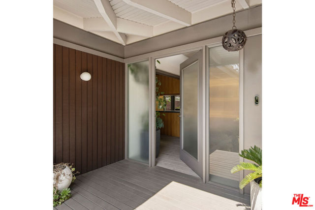 1030 Canon Drive, San Marino CA: https://media.crmls.org/mediaz/e795dcce-dd65-42cd-928b-e487260966e2.jpg