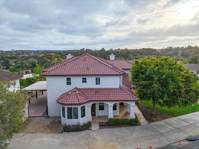 2196 Kirkcaldy Rd, Fallbrook CA: https://media.crmls.org/mediaz/e795ea00-1849-4de4-8a7e-a89b20a42cfe.jpg