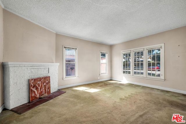 2206 Oak Street photo 4