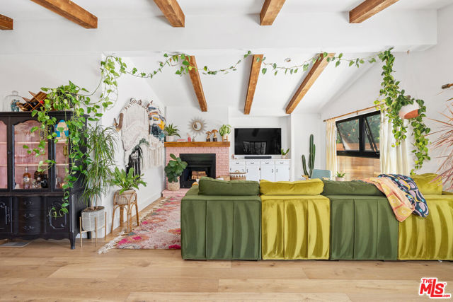29500 Heathercliff Road, Malibu CA: https://media.crmls.org/mediaz/e796212f-2f3c-4307-ab16-8d56756d7932.jpg
