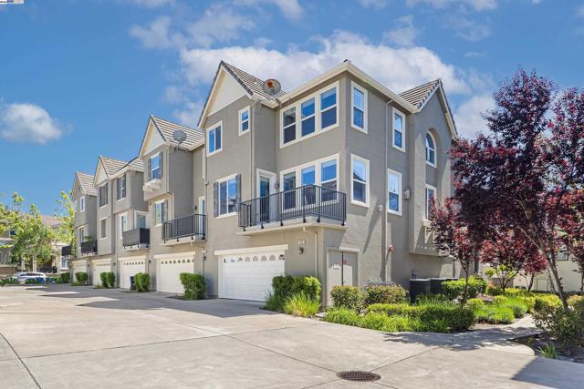 6268 Byron Ln, San Ramon CA: https://media.crmls.org/mediaz/e7963a27-b15d-4d5a-8b2c-3b3dd491869f.jpg