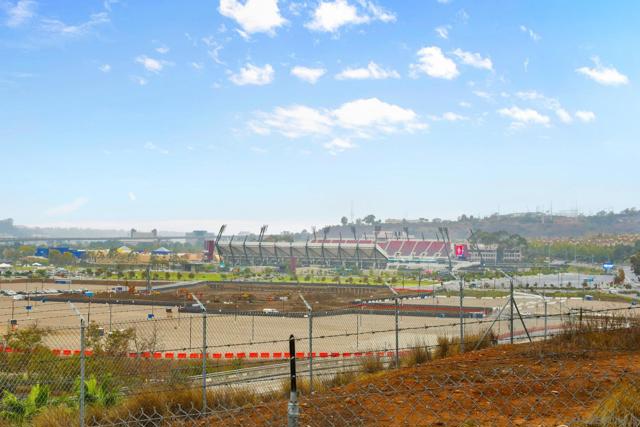 10325 Caminito Cuervo, San Diego CA: https://media.crmls.org/mediaz/e796711e-1b2a-4839-9662-605ba78b53d6.jpg