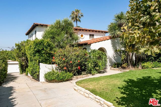 1539 Ensley Avenue, Los Angeles CA: https://media.crmls.org/mediaz/e796e0bb-6f02-4bf2-b807-610793e6f925.jpg