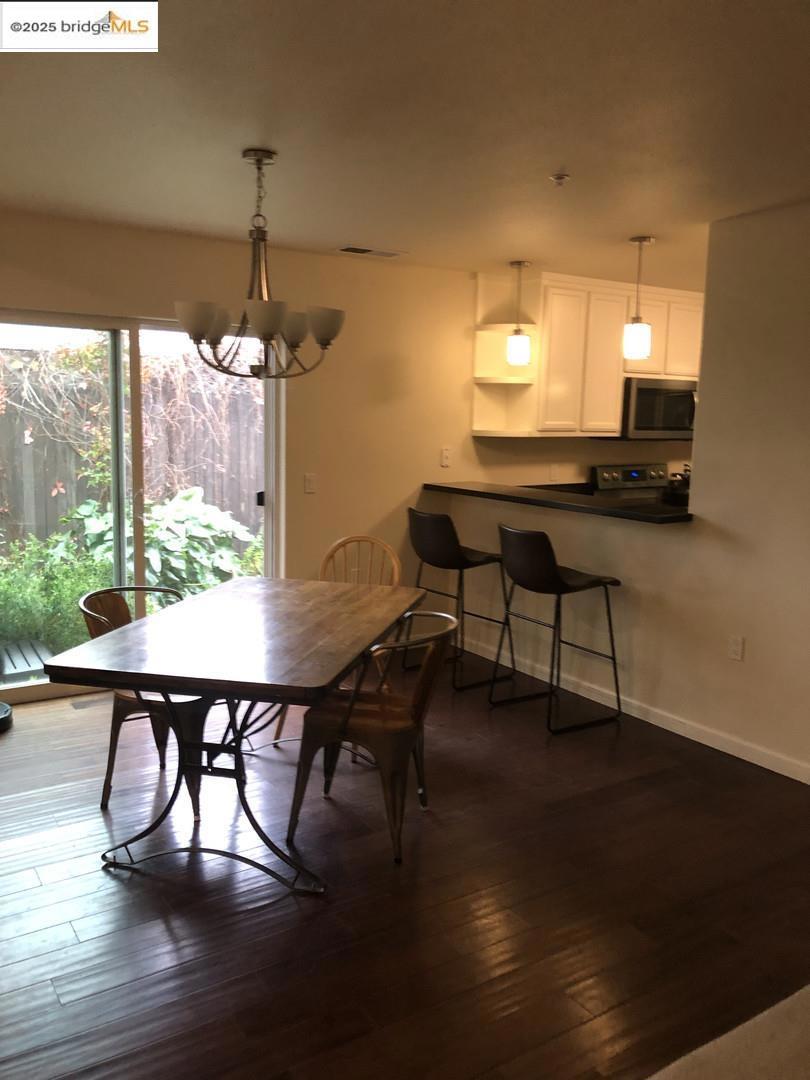 https://media.crmls.org/mediaz/e7972074-92bb-4219-9e4a-bdc93f6d8883.jpg?preset=X-Large