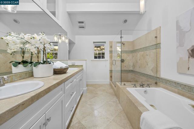 3475 Springhill Rd, Lafayette CA: https://media.crmls.org/mediaz/e7972080-230f-410c-a9bd-689894447a82.jpg