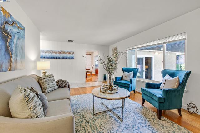 26623 ELDRIDGE AVE, Hayward CA: https://media.crmls.org/mediaz/e7972299-b48b-47cb-a706-b5f86d6a2652.jpg
